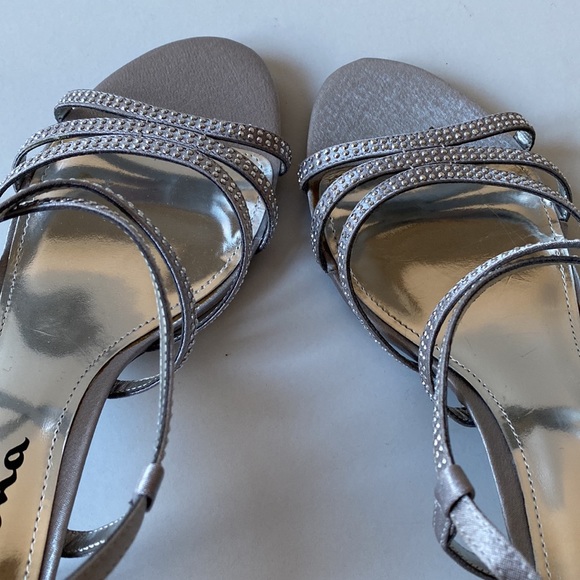 Touch of Nina silver metallic dress sandals with side buckle. - Picture 7 of 8